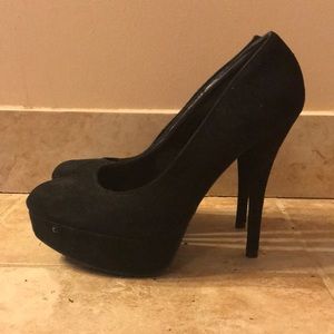 Size 8 black heels